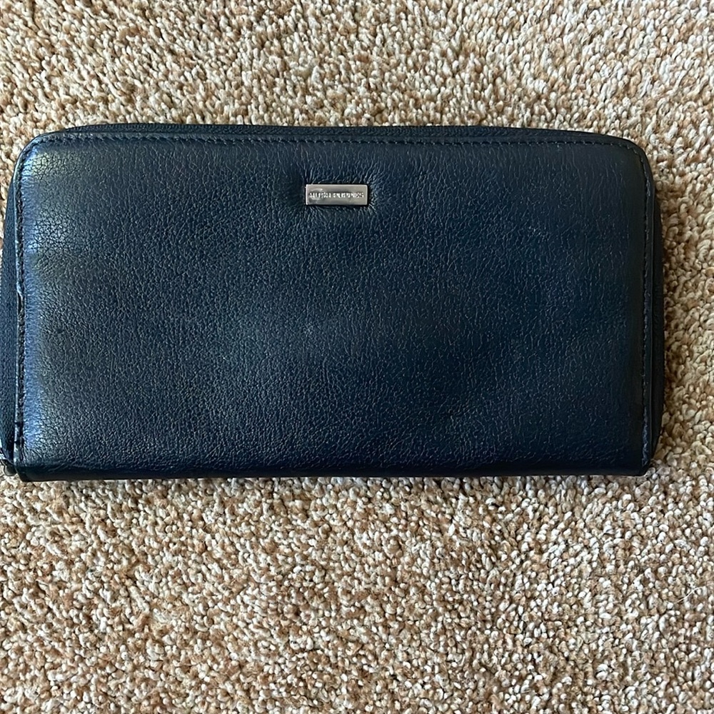 Hush Puppies Black Genuine Leather zip up wallet